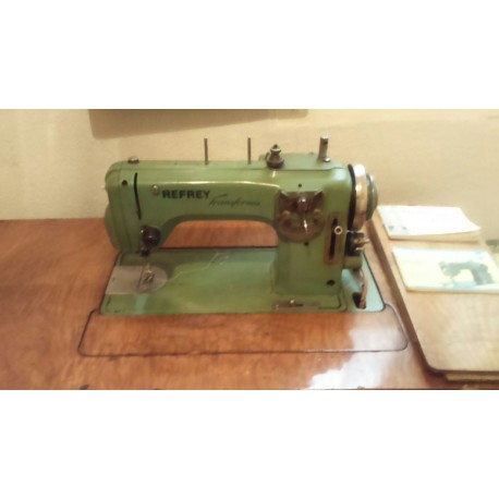MÁQUINA DE COSER REFREY MODELO TRANSFORMA CON PIE Y NUMEROS ACCESORIOS