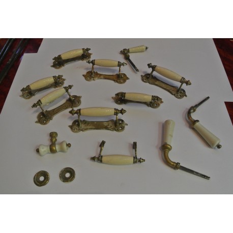 TIRADORES Y MANIVELAS ANTIGUOS DE PUERTAS Y VENTANAS. VINTAGE